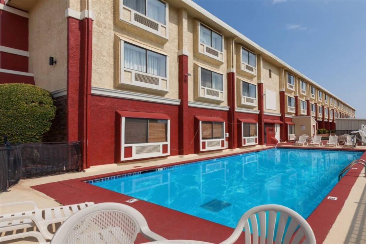 Ramada By Wyndham Oklahoma City Airport North מראה חיצוני תמונה