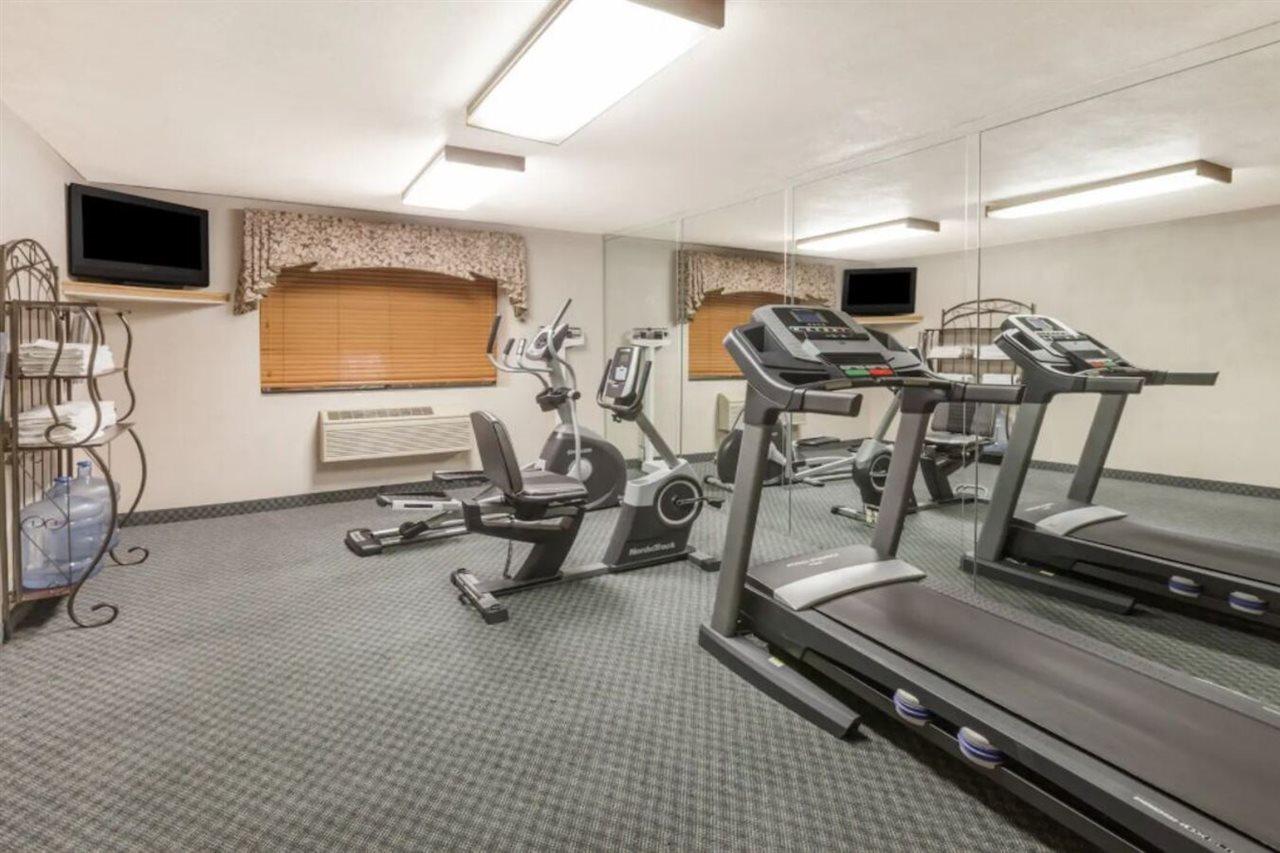 Ramada By Wyndham Oklahoma City Airport North מראה חיצוני תמונה