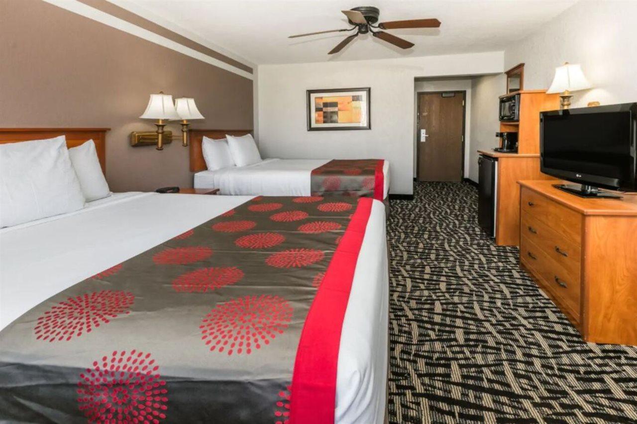 Ramada By Wyndham Oklahoma City Airport North מראה חיצוני תמונה