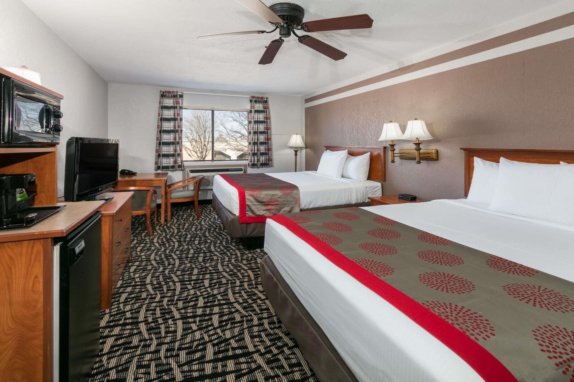 Ramada By Wyndham Oklahoma City Airport North מראה חיצוני תמונה