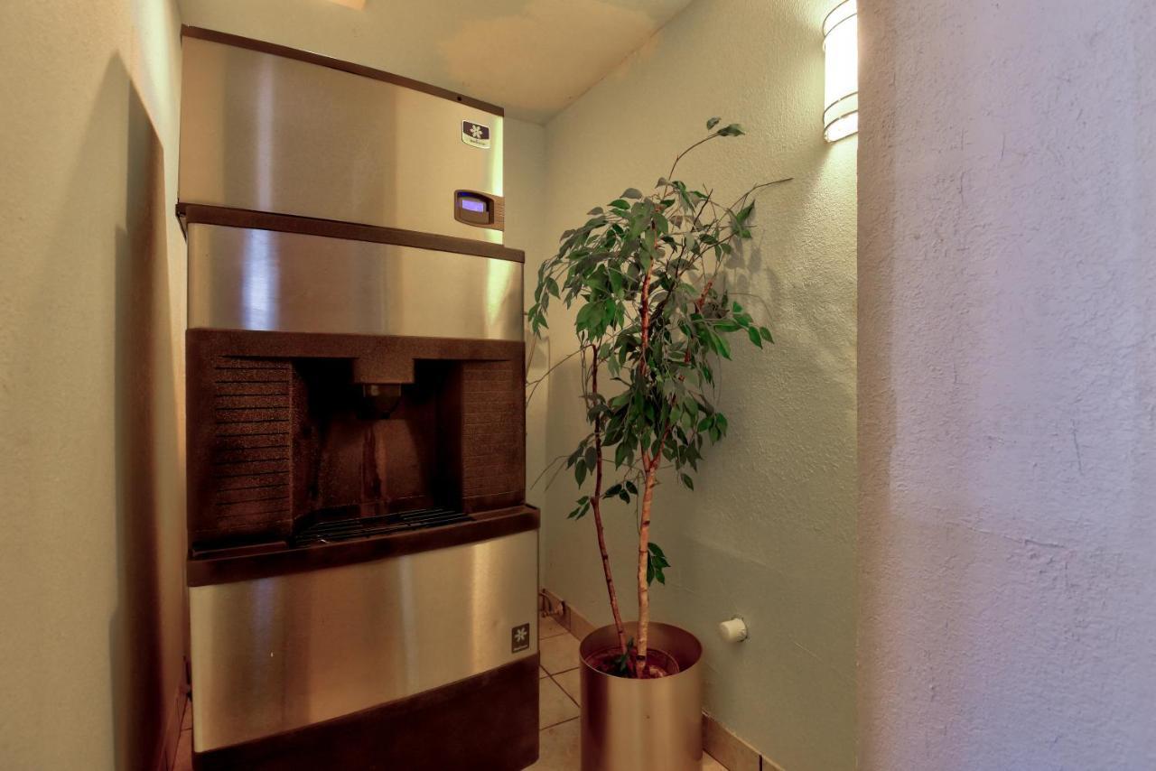 Ramada By Wyndham Oklahoma City Airport North מראה חיצוני תמונה