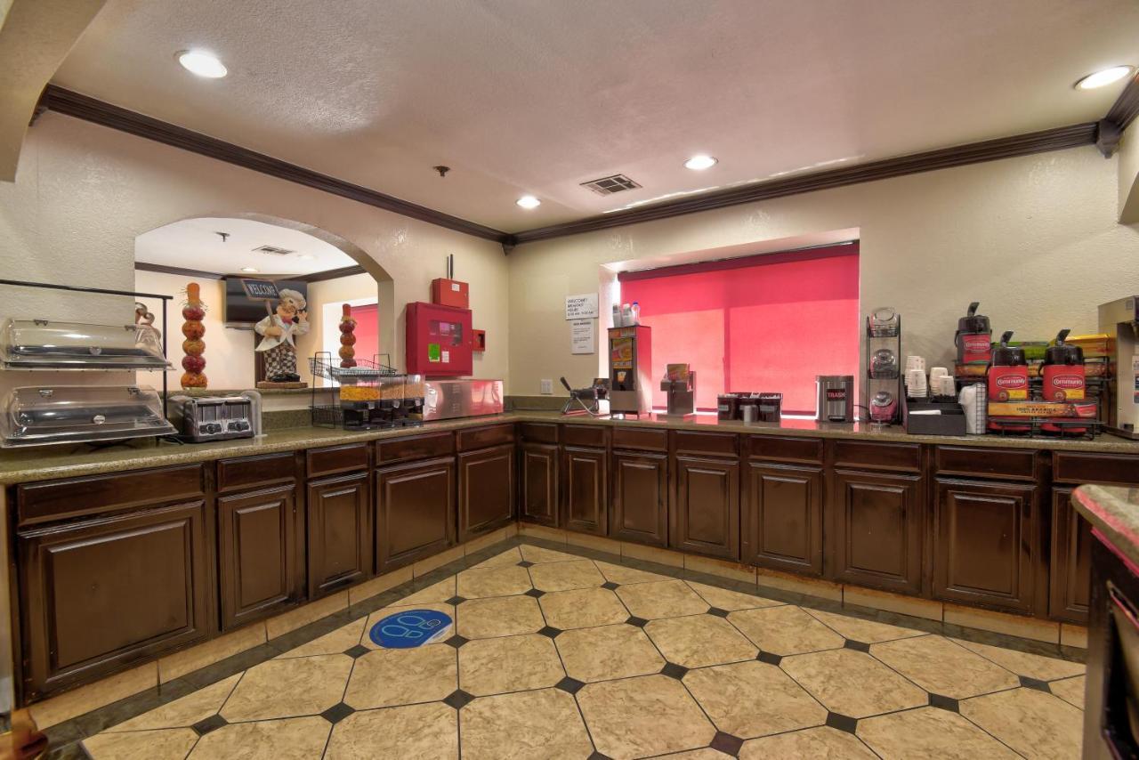 Ramada By Wyndham Oklahoma City Airport North מראה חיצוני תמונה