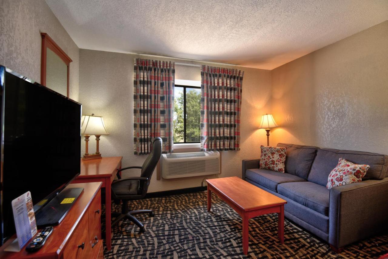 Ramada By Wyndham Oklahoma City Airport North מראה חיצוני תמונה