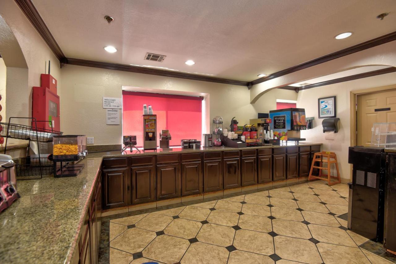 Ramada By Wyndham Oklahoma City Airport North מראה חיצוני תמונה