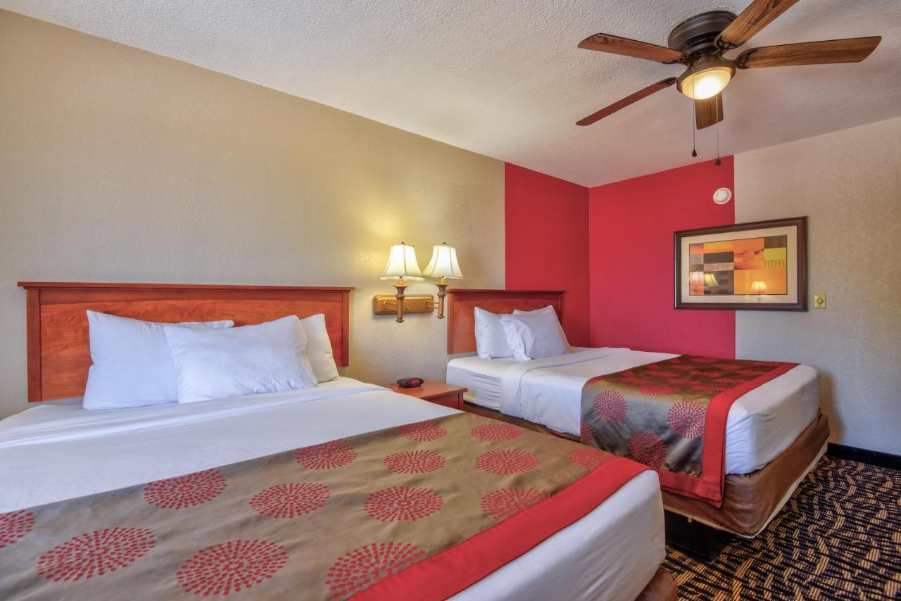 Ramada By Wyndham Oklahoma City Airport North מראה חיצוני תמונה
