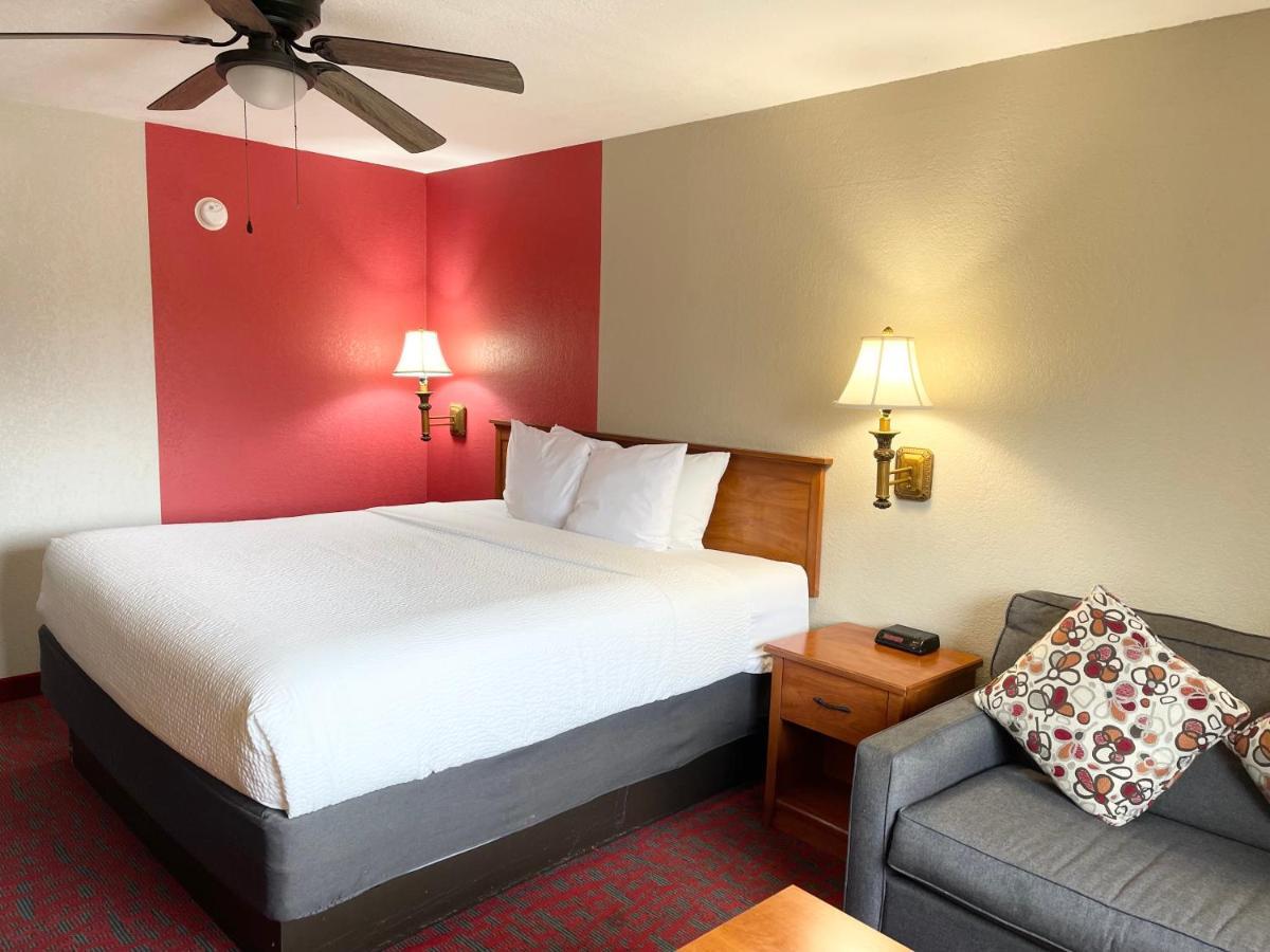 Ramada By Wyndham Oklahoma City Airport North מראה חיצוני תמונה