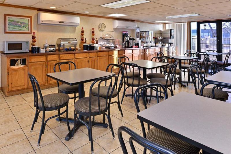 Ramada By Wyndham Oklahoma City Airport North מראה חיצוני תמונה