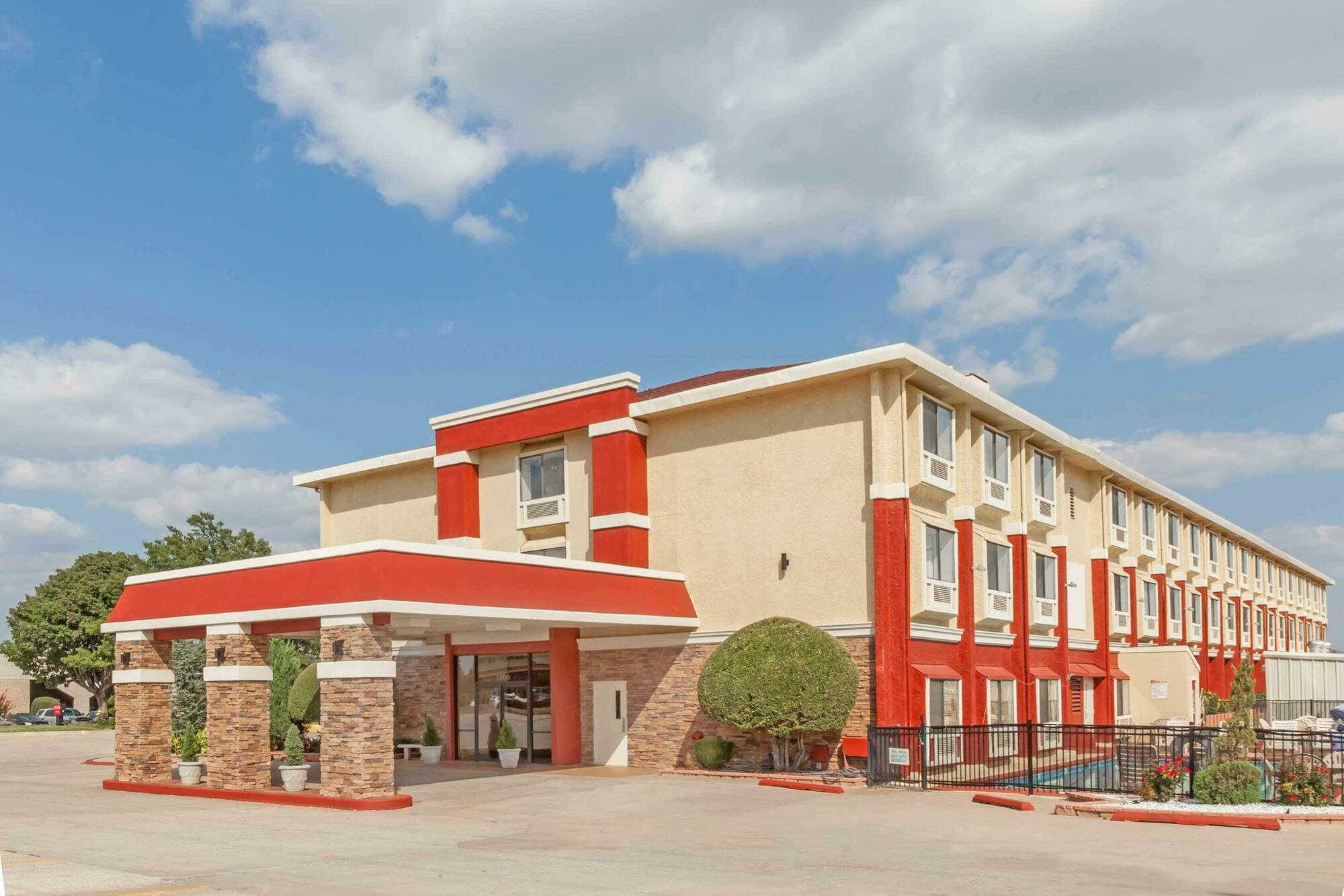 Ramada By Wyndham Oklahoma City Airport North מראה חיצוני תמונה